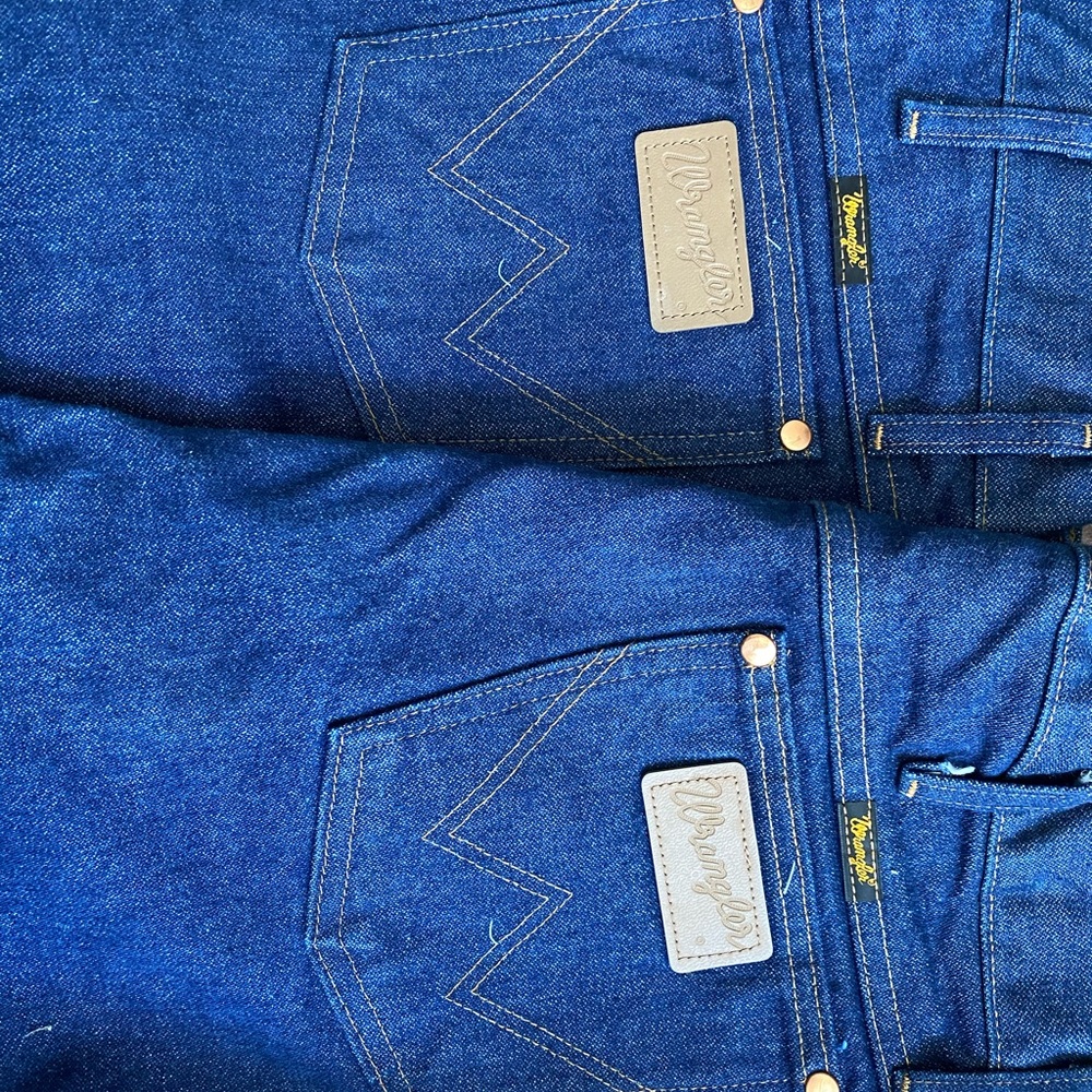 2 pairs Wrangler jeans